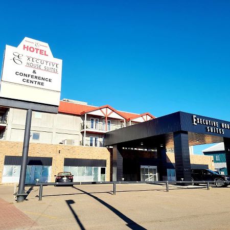 Executive House Suites Hotel & Conference Centre High Level Exterior photo